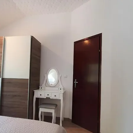 - 2 Bedrooms, 67m2, Terrace * Fažana