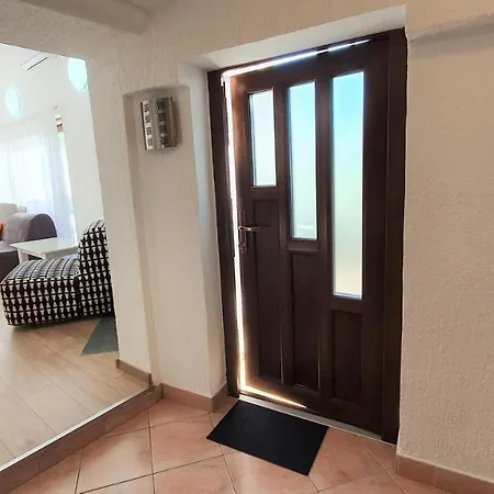 - 2 Bedrooms, 67m2, Terrace Lägenhet Fažana